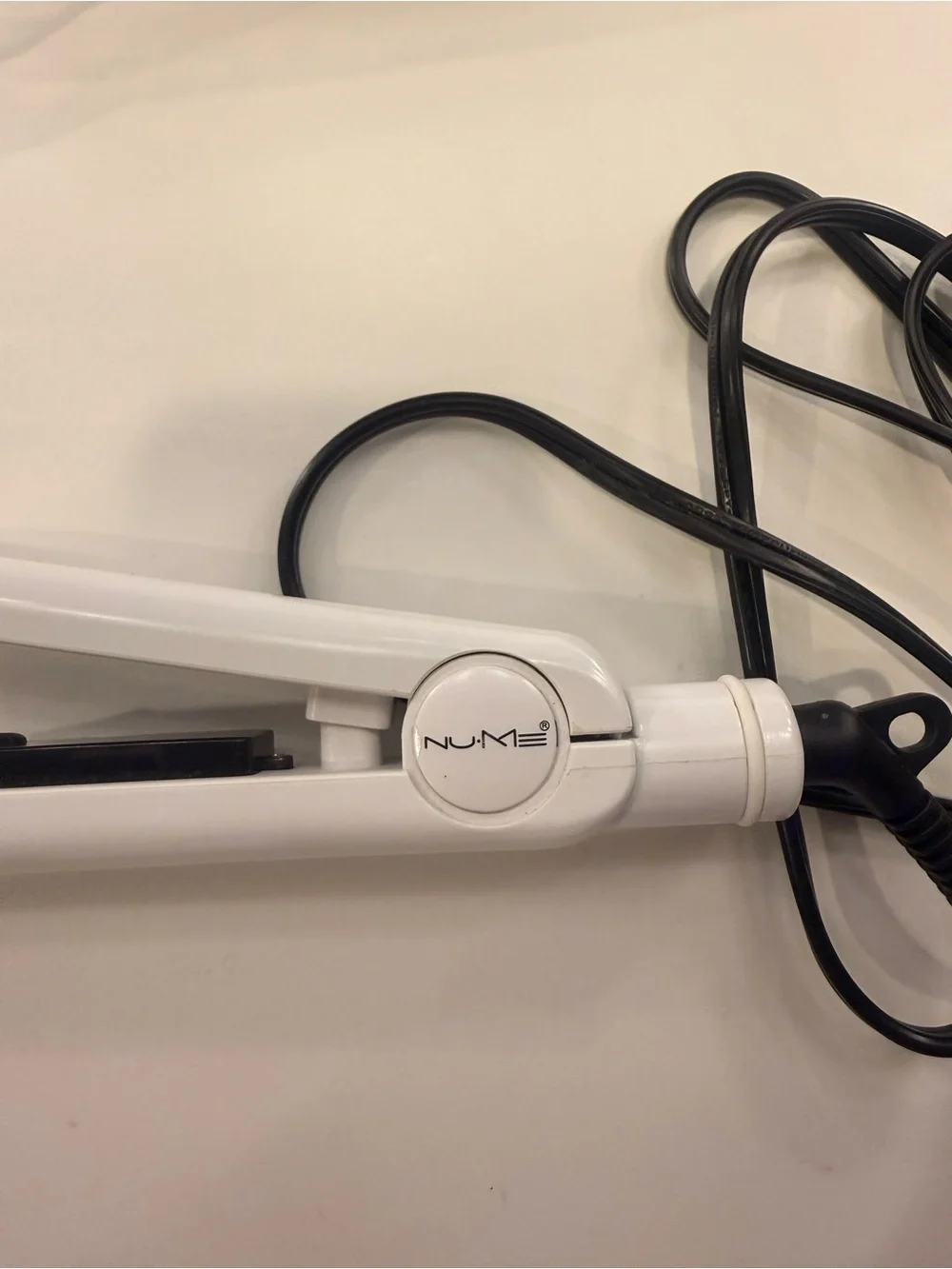 NuMe White and Black Flat Iron Hair Straightener